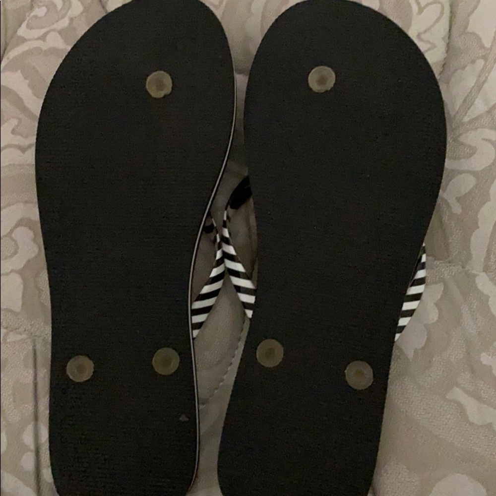 Vera Bradley Flip Flops - Picture 2 of 3